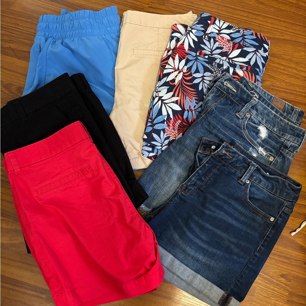 7 lot of Old Navy Women’s Shorts, size 10. American Eagle 8